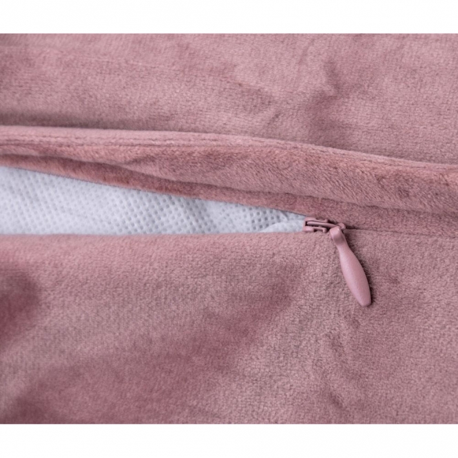 Designed by Lotte Katzenkissen Velveti