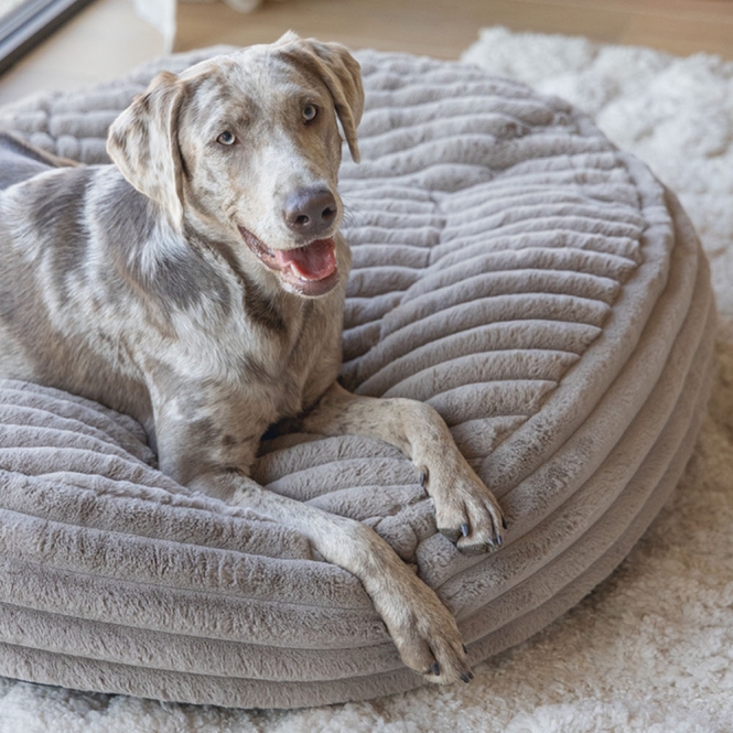 Designed by Lotte Hundebett Reza - rund, beige