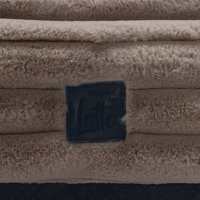 Designed by Lotte Hundekissen Reza - Beige